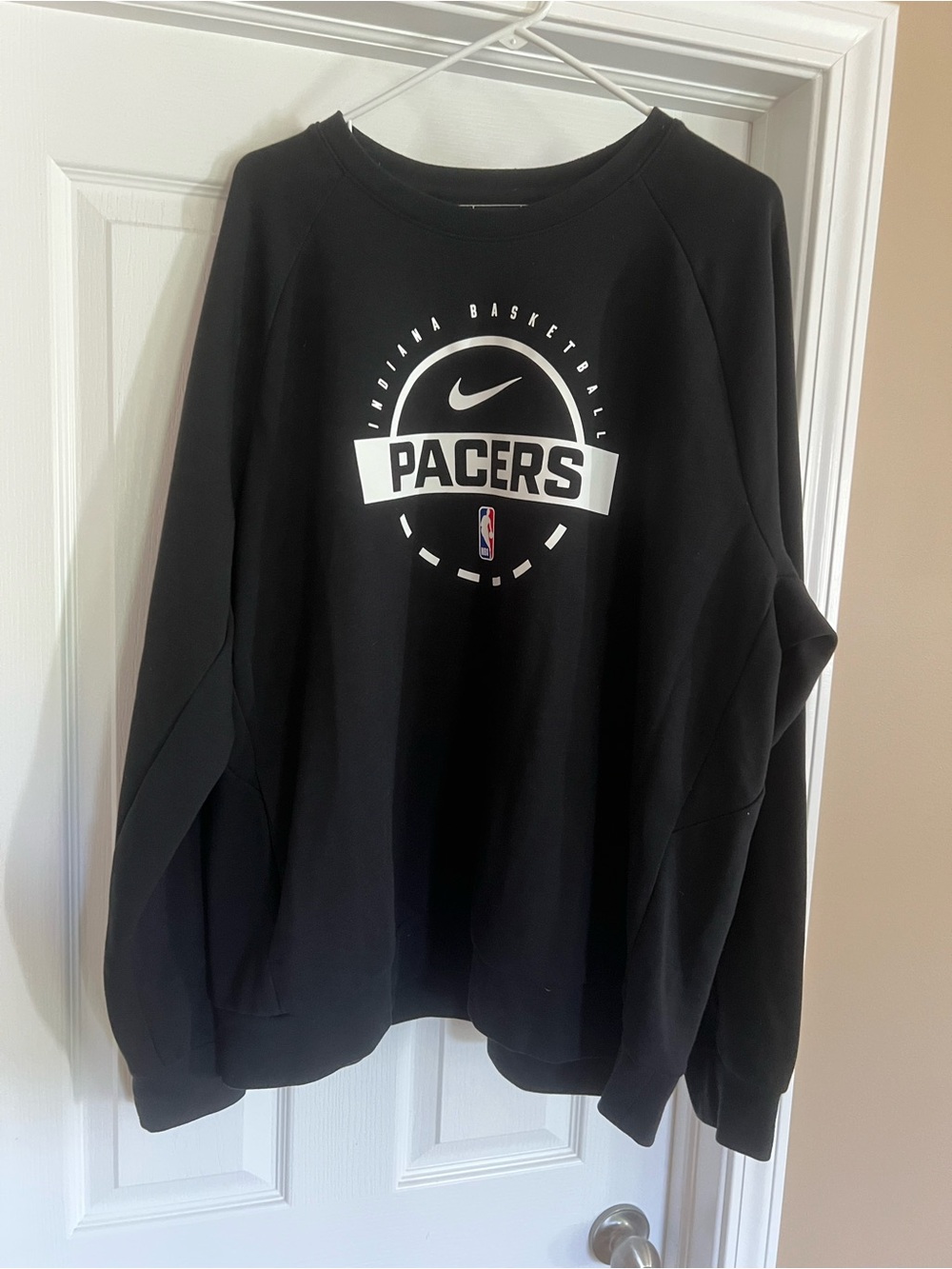 Nike Men’s Indiana Pacers Black Crewneck Sweatshirt. XXL.
